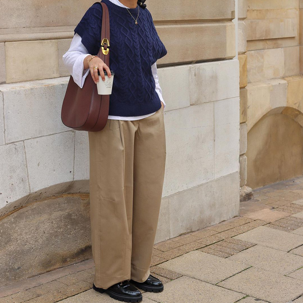 colours-that-go-with-navy-309888-1696517706845-square