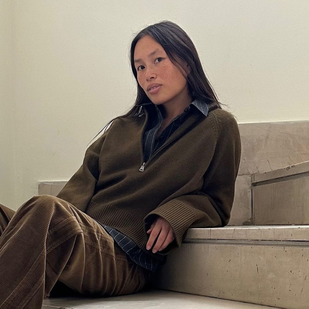 Influencer wears khaki.