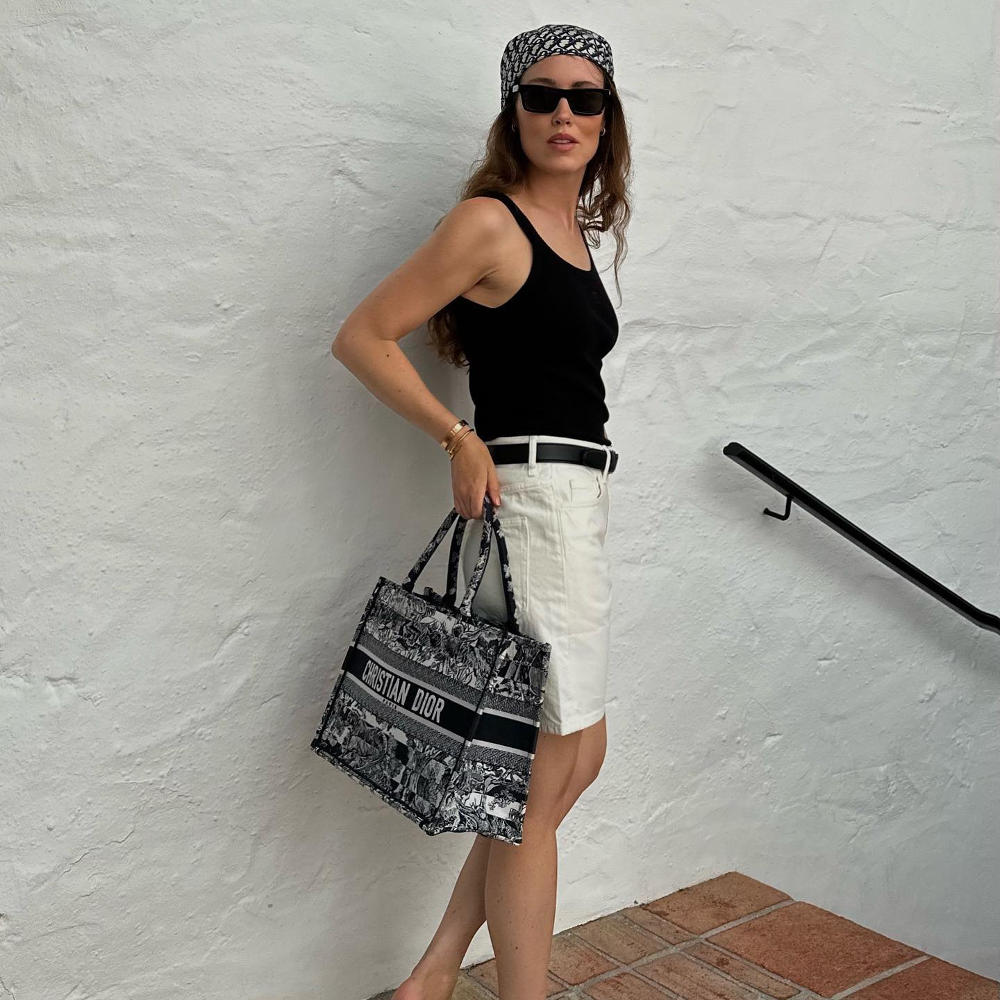 Minimalist summer outfits: @annabelrosendahl