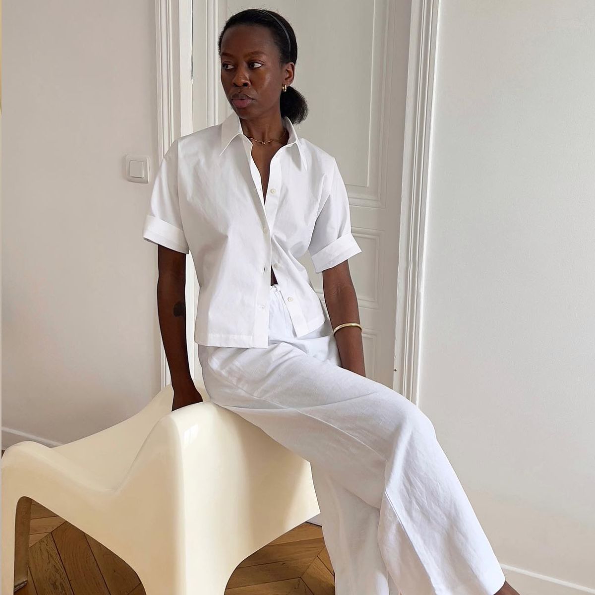 An image of influencer @sylviemus_ wearing timeless spring trends.